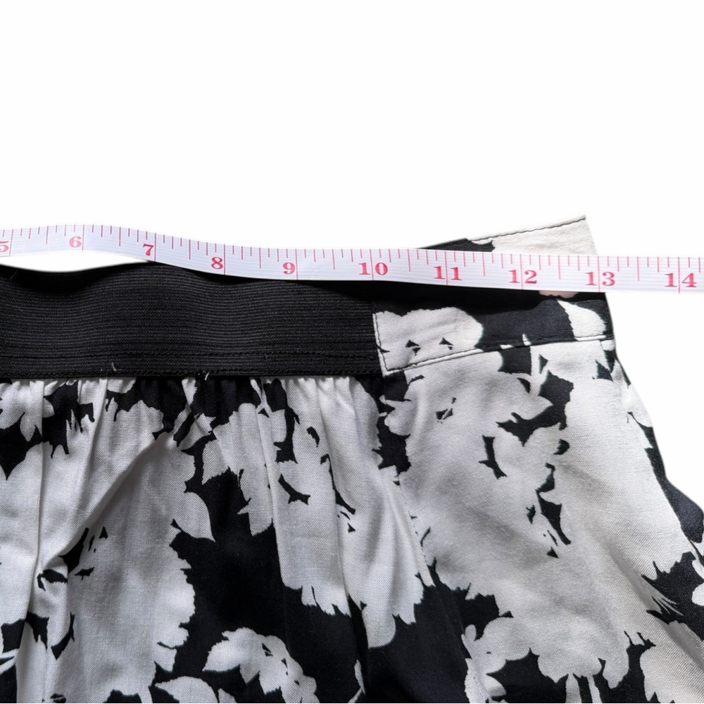 Pins & Needles Black and White Floral Skater Mini Skirt Floral Zip Up Juniors M - Picture 4 of 7